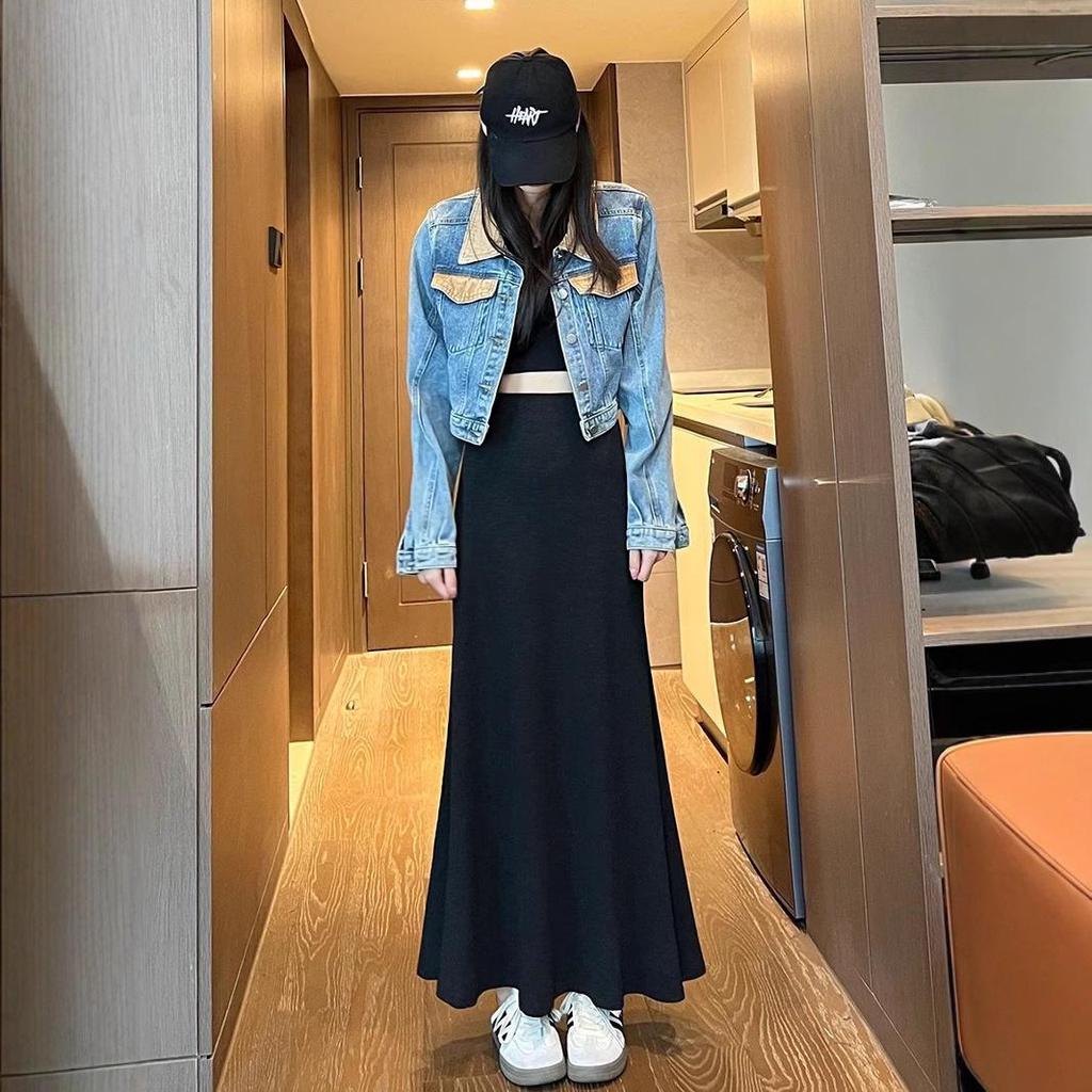 Women's Slim-Fit White Knitted Fishtail Skirt - Fall/Winter 2025 Collection