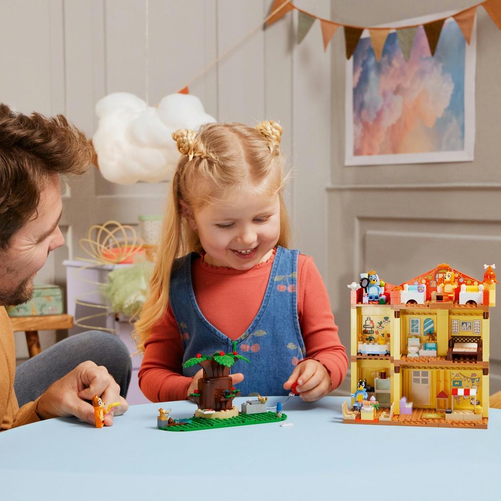 LEGO Дом Семьи Блуи, подарок на день рождения для мальчиков и девочек 4, 5 и 6 лет. Идеально подходит для ролевых игр и развивающих игр. Номер модели 11203.