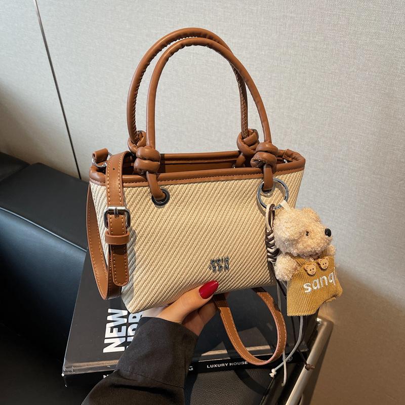 Fashion Trend Small Bag Women's 2025 Spring and Summer New Casual Messenger Bag Niche Design Simple Portable Bucket Bag