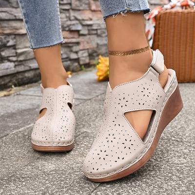 Женские сандалии с открытым носком и вырезами - Регулируемый ремешок, платформа-клиновидный каблук, застежка на липучке, модные повседневные сандалии