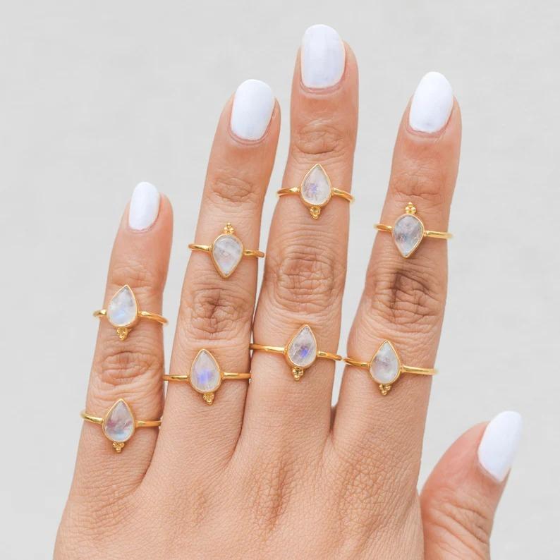 Кольцо с радужным лунным камнем, кольцо из желтого золота, кольцо с камнем из стерлингового серебра 925 пробы, кольцо с безелем, богемное кольцо, кольцо для праздничной одежды, кольцо с безелем