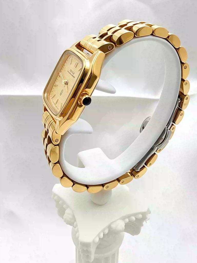 Vintage Square Gold Women Quartz Watch Textured Dial Roman Numeral Elegant Gold Metal Bracelet Ladies Dress Wristwatch