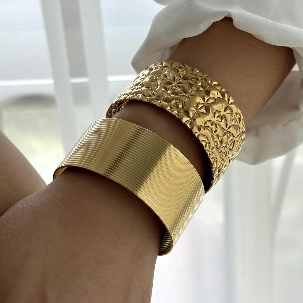 Trendy Punk Gold Plated Stainless Steel Wide Flower Cuff Bangle for Women Luxury Irregular Geometric Bracelet Jewelry Party Gift