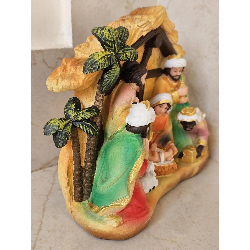 Latest Resin Decor Small Size Showpiece for Table Xmas Present To Friend Christmas Gifts Single Piece Holy Family Crib Figurines