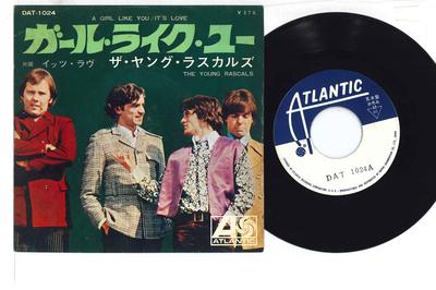 7-дюймовая пластинка YOUNG RASCALS - A Girl Like You / It's Love DAT1024PROMO ATLANTIC 1967 Япония Рок Б/У