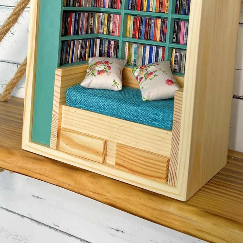Тревожная книжная полка Деревянная миниатюрная полка-витрина Орнамент с 2 подушками 200 моделей книг для