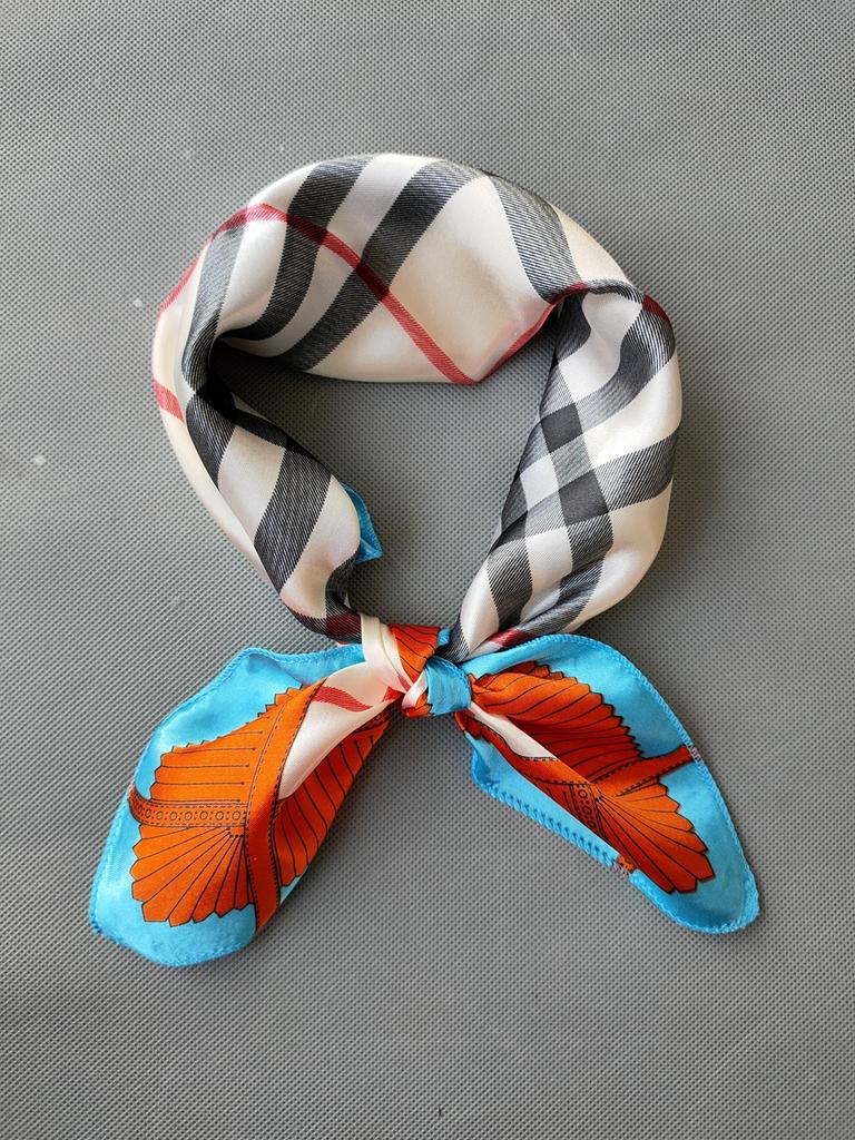 New Beige Green Giraffe Silk Scarf Summer Fall Elegant Satin Small Square Head Scarves Fashion Accessories Headband