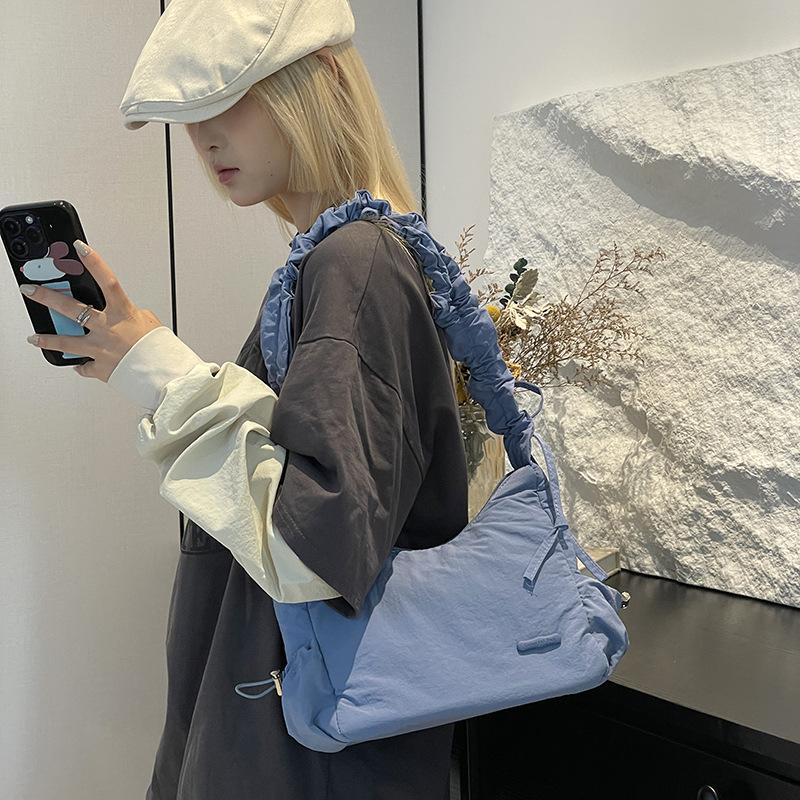 Niche Design Drawstring Pleated Bag Solid Color Light and Cute Versatile Shoulder Bag