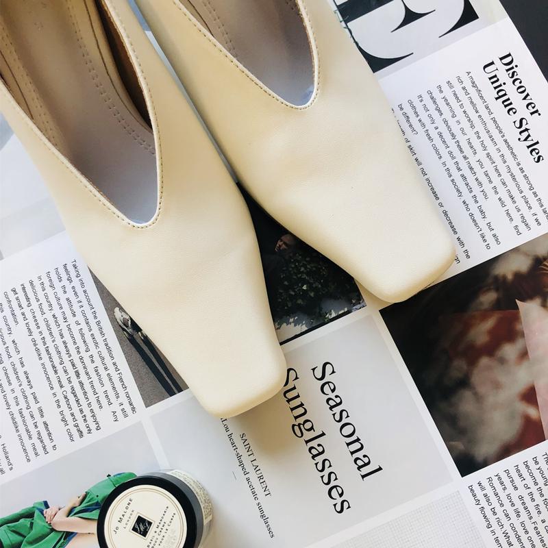 Fashion 2025 White Square Head High Heels Autumn New Temperament Thick With Niche Design V-Mouth Leather Vintage Single Shoes Women