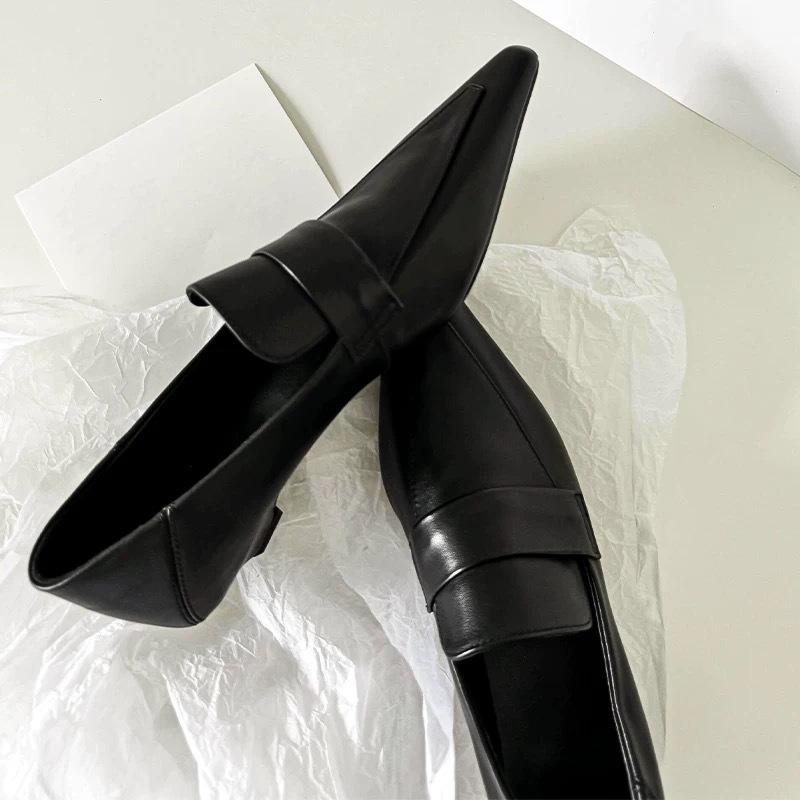 Ретро Нишевые Туфли-лодочки с Острым Носом для Женщин, Кожаная Обувь, Универсальные Однотонные Туфли на Низком Каблуке