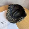 Leopard Trendy Retro Print Flat Cap Windproof Warm Travel Features Looks Casual