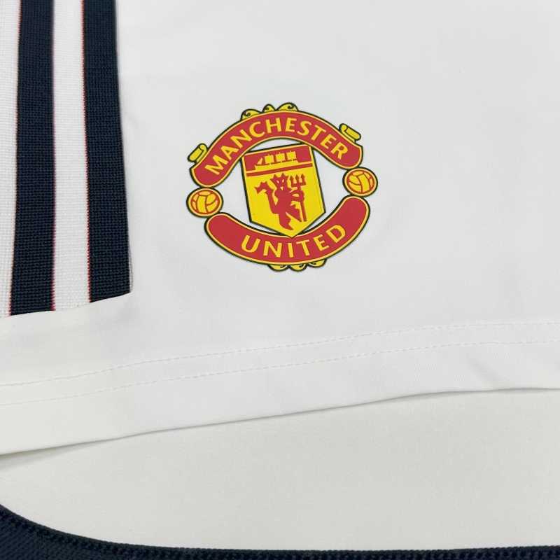 adidas Футбольные шорты Manchester United Authentic Home с полосатым принтом логотипа, средней посадки, унисекс, белые HR3676
