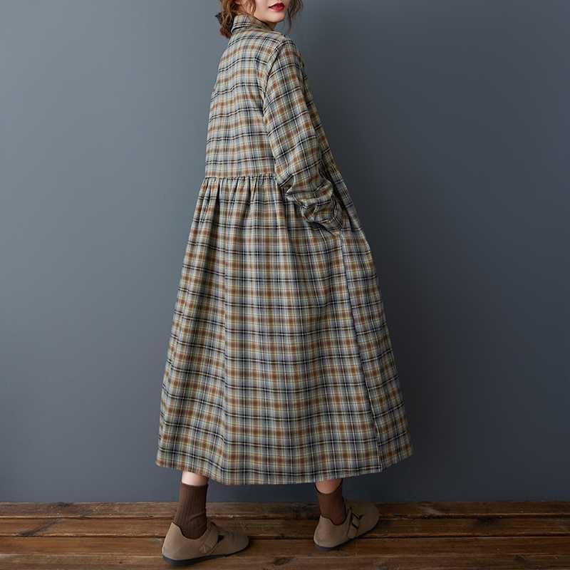 Женское свободное ретро теплое и стройнящее платье средней длины