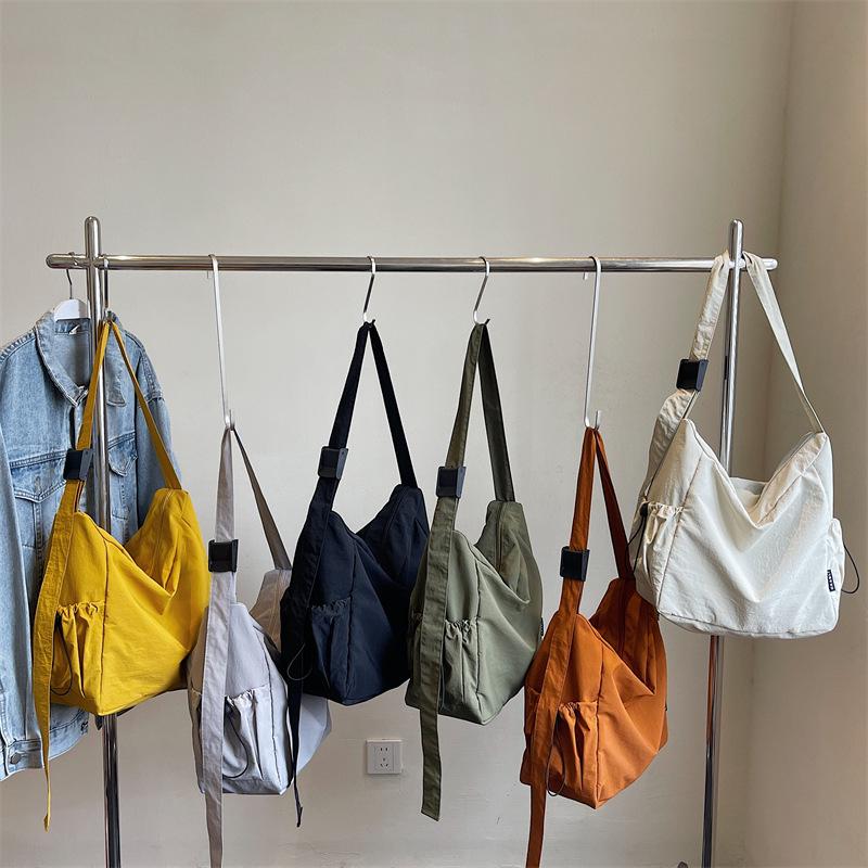 Универсальная сумка-тоут кроссбоди большой вместимости однотонная для ежедневных поездок на работу