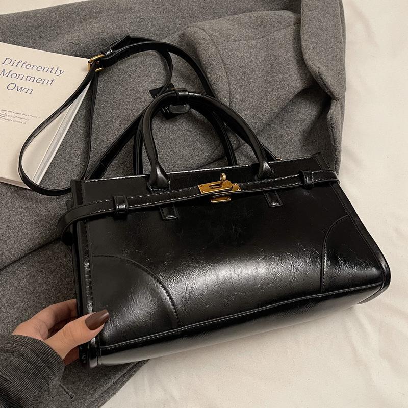 Сумка большой вместимости женская осенне-зимняя универсальная 2025 новая простая на плечо, через плечо, портативная для поездок, сумка-тоут для мамы и ребенка