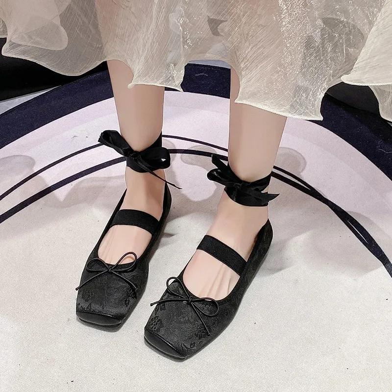2024 Новая женская обувь на плоской подошве Розовые балетки Женские однотонные туфли 2024 Туфли Мэри Джейн на шнуровке для девочек Милые цветы Дамы 2024 Весна