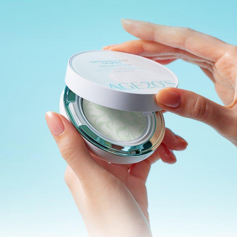 [AGE20's] Успокаивающий солнцезащитный крем Sun Essence Pact с длительной защитой SPF 50+ PA++++ 12,5 г