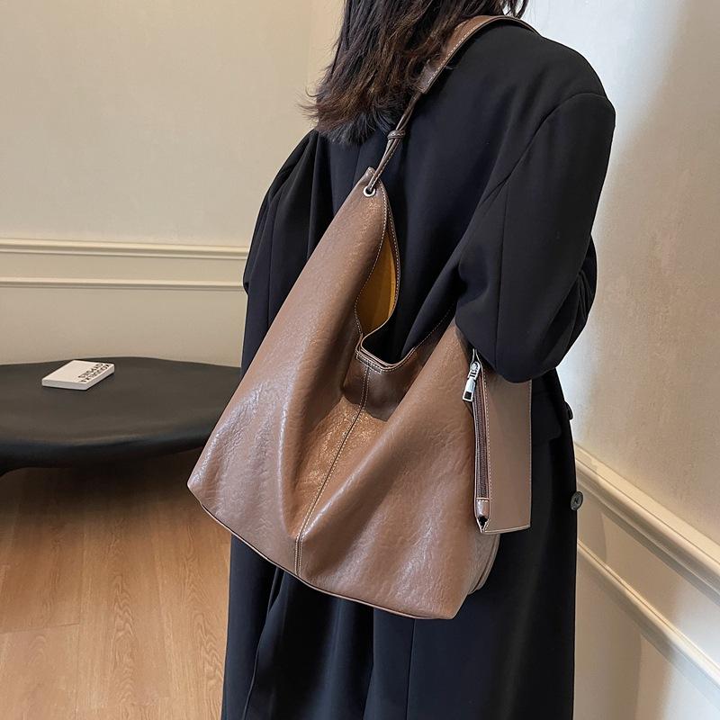 2025 новая высококачественная сумка-тоут на плечо из мягкой кожи, вместительная повседневная сумка-ведро, ленивая кроссбоди, для通勤, под мышку