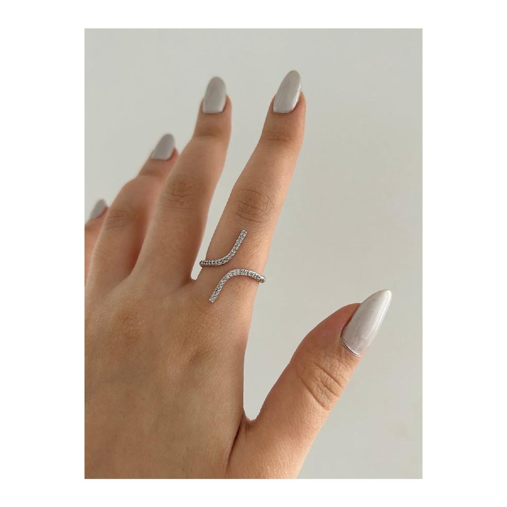 Золотое кольцо-спираль с камнем