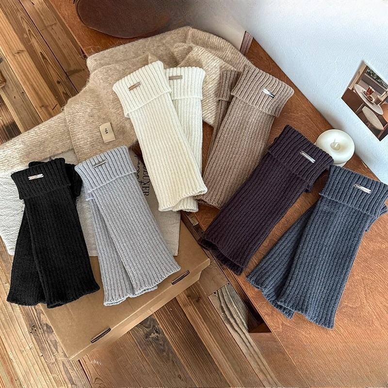 Metal Logo Retro Coffee Brown Set for Women's Autumn and Winter Fashionable and Versatile Knitted Pile Sock Calf Set