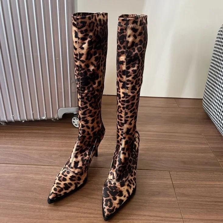 Леопардовые женские высокие сапоги с острым носком, сексуальные туфли на высоком каблуке, тренд 2024 года, новые ботинки челси, туфли-лодочки, роскошные вечерние зимние женские ботинки