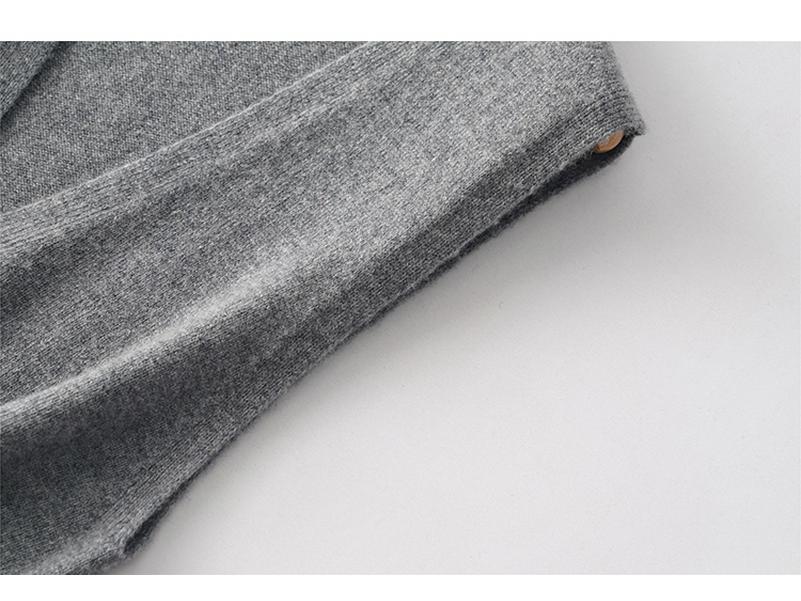 Жилет без рукавов с V-образным вырезом и градиентом из бамбуковой шерсти 2024 года во французском стиле