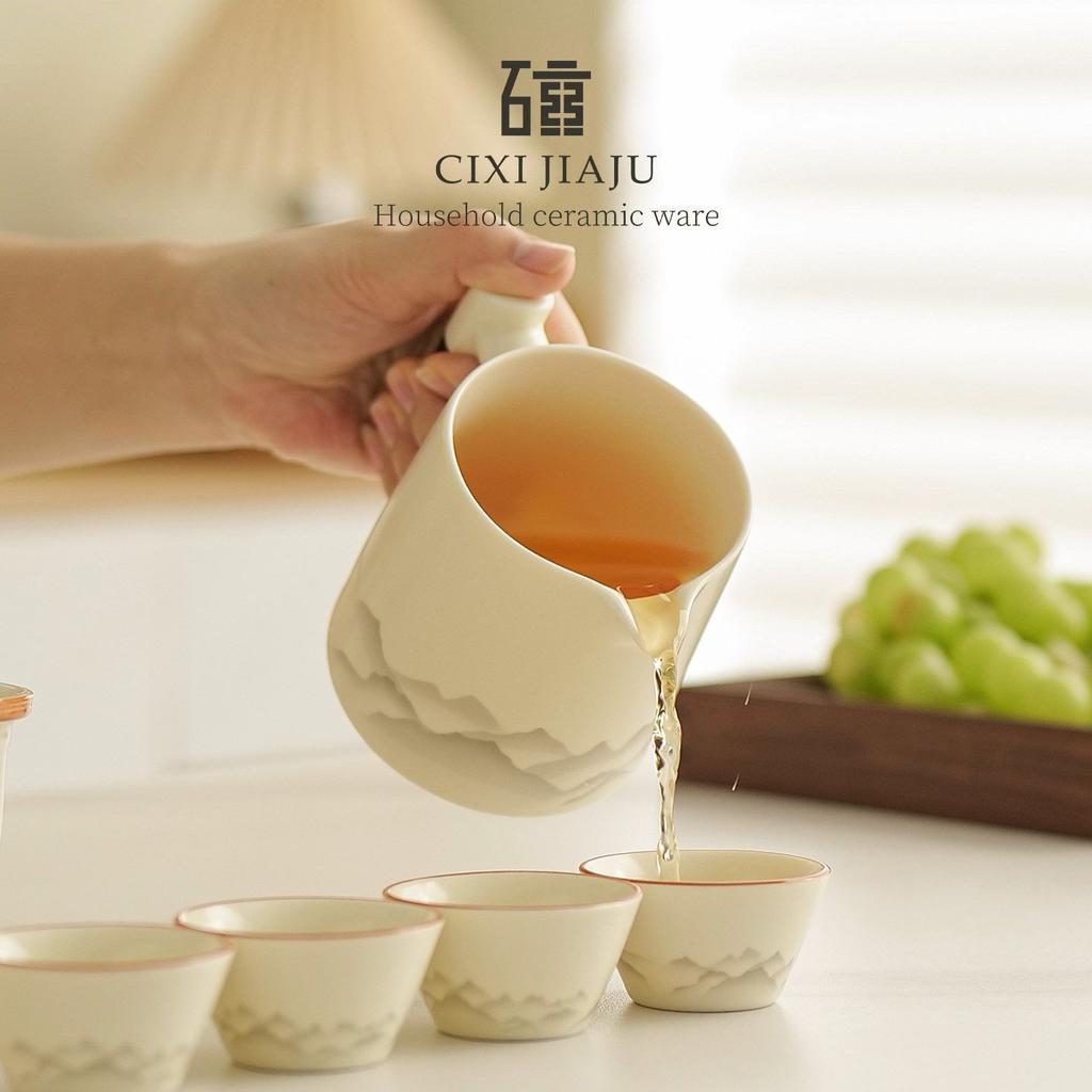 Travel tea set, one pot, four cups, outdoor camping, car travel, tea making, express guest cup, portable storage gift box.