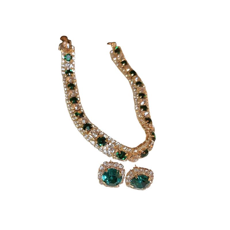 Элегантный комплект из ретро-сережек и ожерелья с бриллиантами