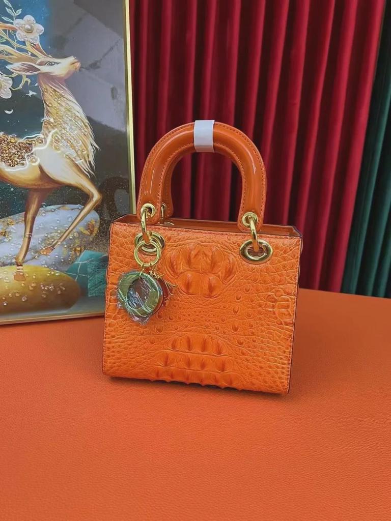 Сумка через плечо из натуральной кожи с крокодиловым узором красного цвета - сумка для подружки невесты в стиле принцессы Дианы