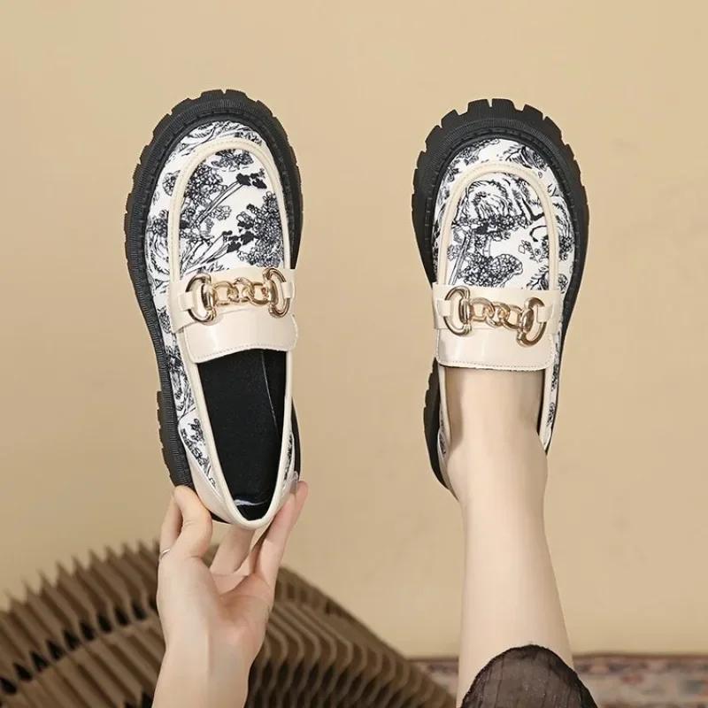 Горячая распродажа женской обуви, женские туфли-лодочки без застежек, осенние туфли с круглым носком, сплошные металлические украшения на платформе и среднем каблуке, водонепроницаемые мокасины