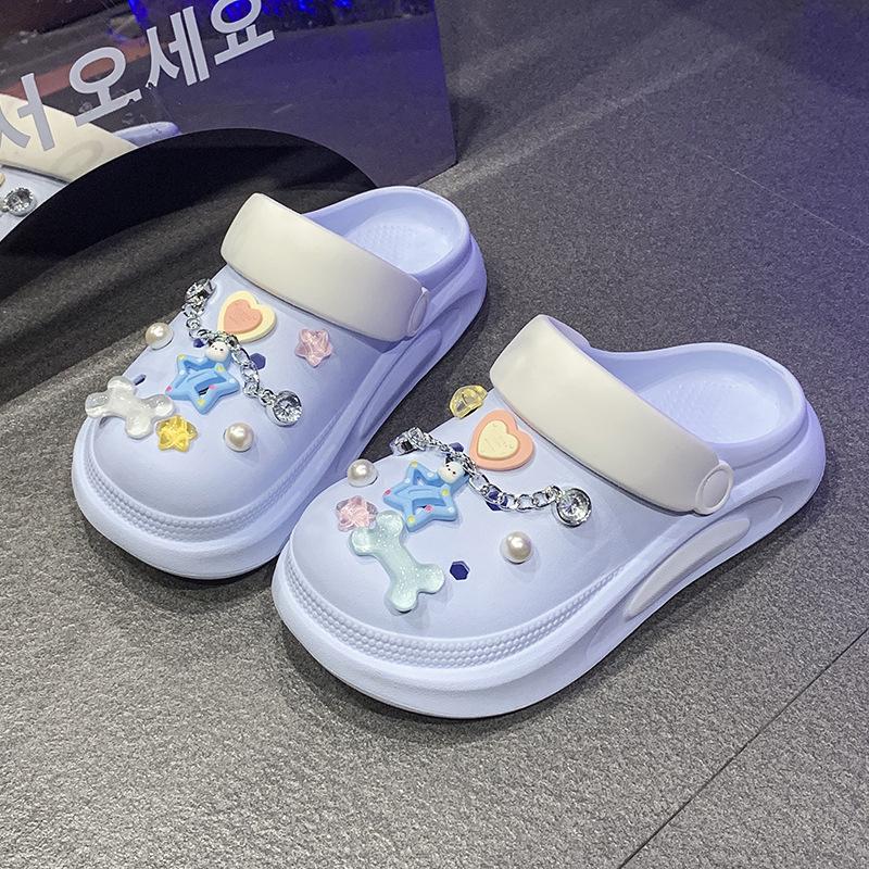 Съемные толстоподошвенные дырчатые туфли для женского лета, новые домашние нескользящие, увеличивающие рост, пляжные мультяшные крутые тапочки для ношения на улице