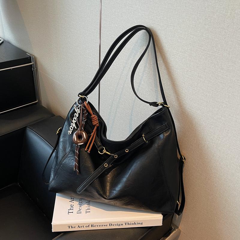Женская сумка-тоут большой вместимости 2025 новая осенне-зимняя ретро повседневная на плечо сумка для поездок многофункциональный рюкзак