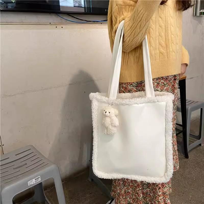 Белая Изысканная Мягкая Сумка Кроссбоди Для Женщин С Уникальным Дизайном Идеально Подходит Для Офиса И Повседневного Стиля