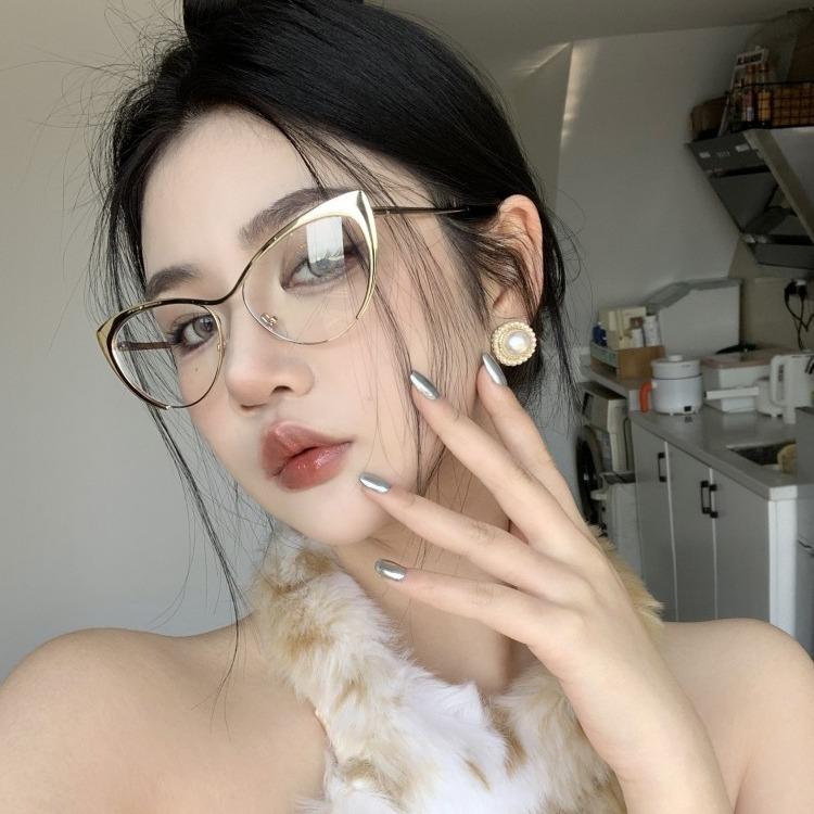 Men Women New Retro Cat Eye Myopia Glasses Fashion Design Metal Frames Luxury High Definition Blue Light Blocking Myopia Glasses