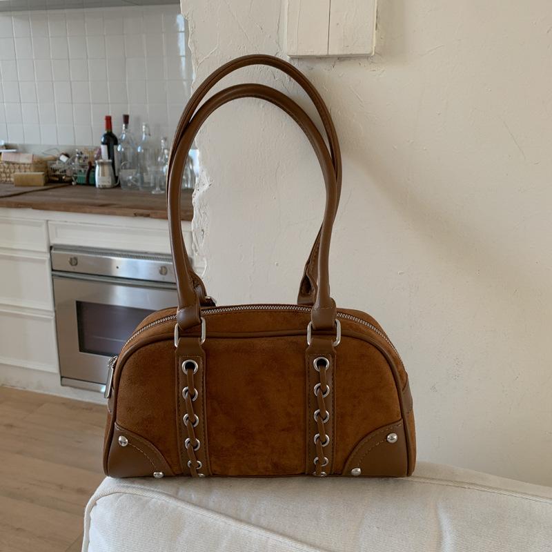 Casual Foreign Style Portable Bowling Bag Women's 2025 New Fashion Retro Pillow Bag High Value Shoulder Bag