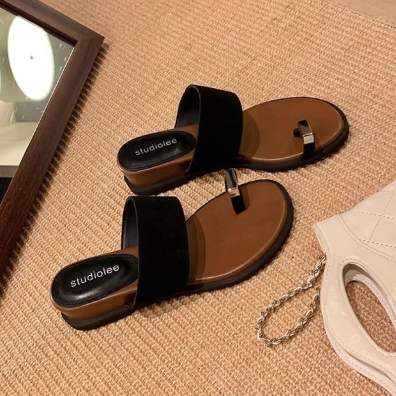 Модные клиновидные тапочки для женщин 2025 Новая мода Платформа-слайдер с перемычкой для пальца Женская обувь Сандалии Женские роскошные плоские тапочки