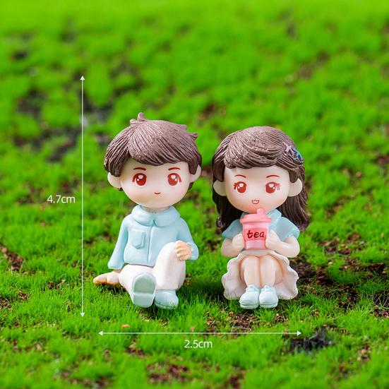 2Pcs Adorable Cartoon Couple Ornaments Figurines Lovely Resin Miniatures for Fairy Gardens Dollhouses Plant Decor