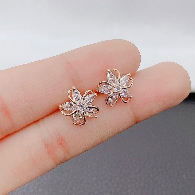 Petal Personality Simple Ladies Earrings
