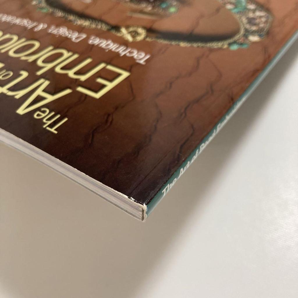 [Б/У] Книга в мягкой обложке: Искусство вышивки бисером: техники, дизайны и вдохновение