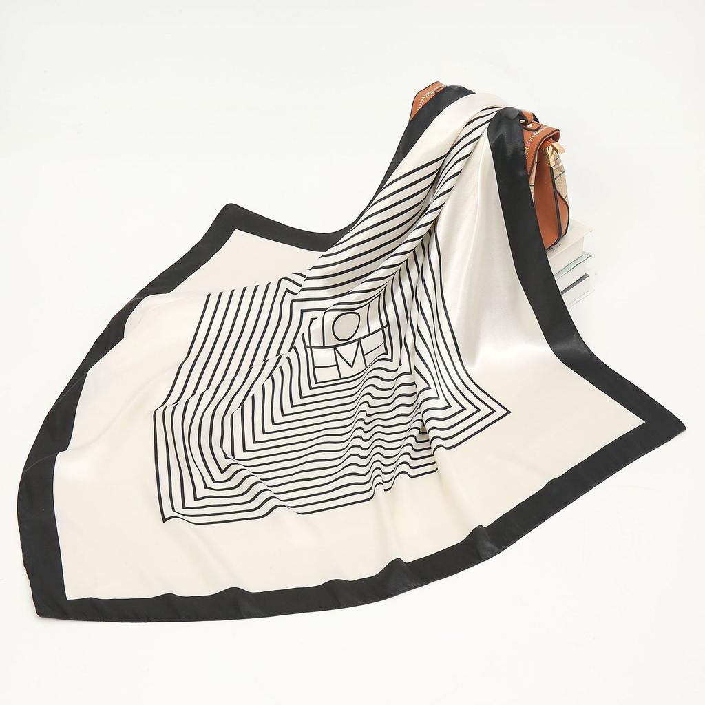 Шёлковый платок с принтом 90 см