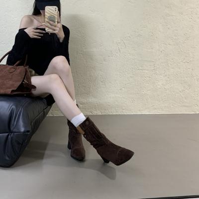 Осенне-зимние ботинки 2025 новые французские полусапоги на толстом каблуке, высокие ботинки, плиссированные ботинки с мехом
