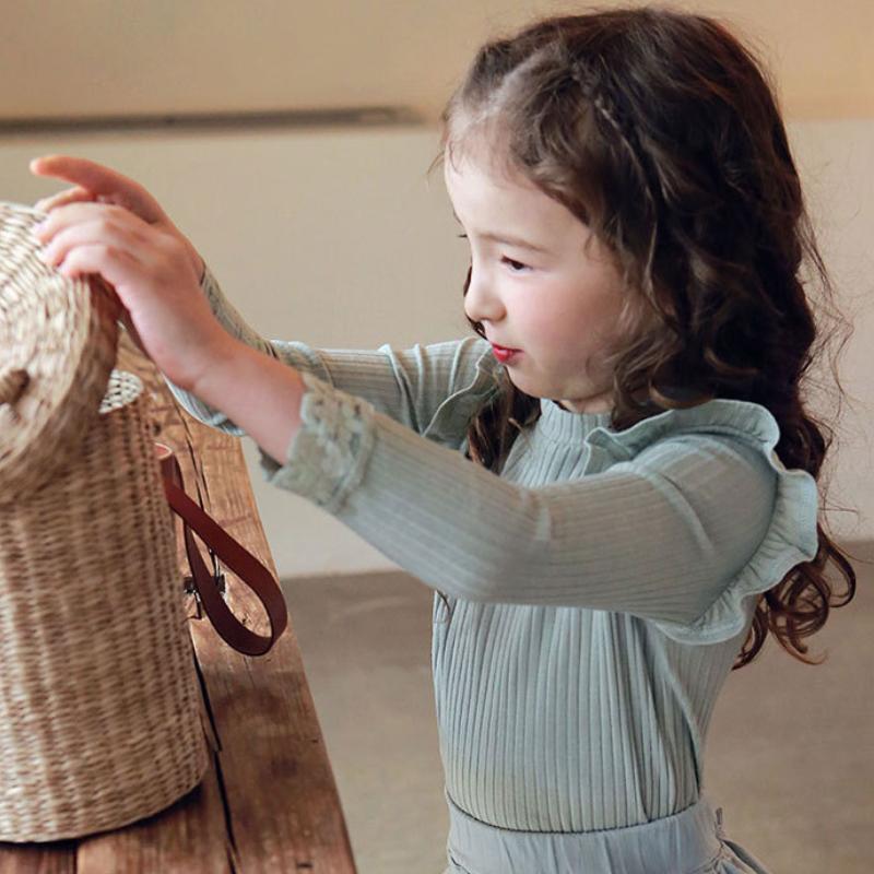 2024 весенняя футболка с длинными рукавами для девочек, детская трикотажная нижняя рубашка в рубчик, кружевная облегающая футболка с круглым вырезом для детей