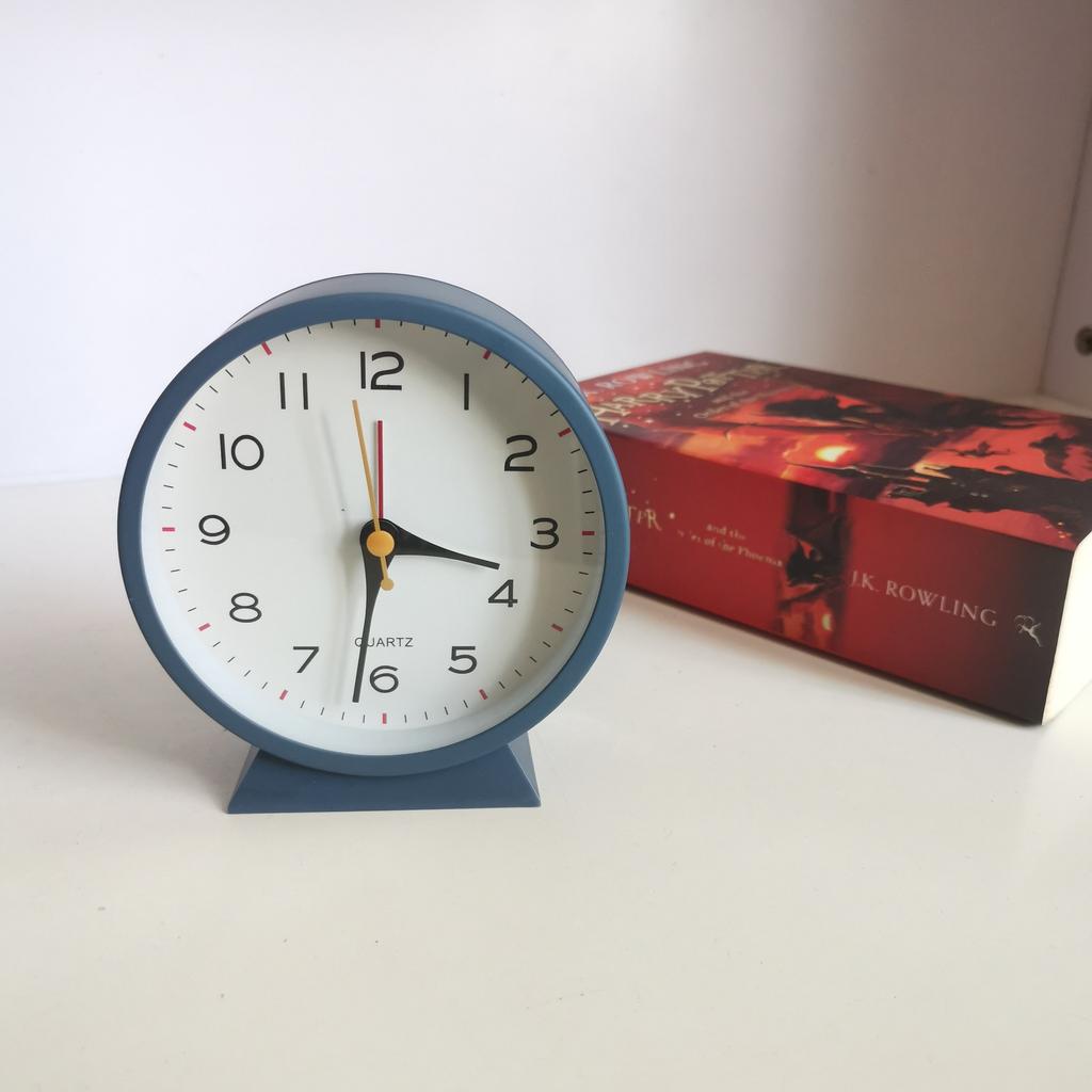 Silent Quartz Clock Metal Clock with Alarm Clock with Night Light Big Head Pointer Early Education Alarm Clock Student Bed Clock