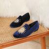 Ретро обувь Женские туфли на плоской подошве с изысканной вышивкой Бархатные мокасины для женщин женская обувь