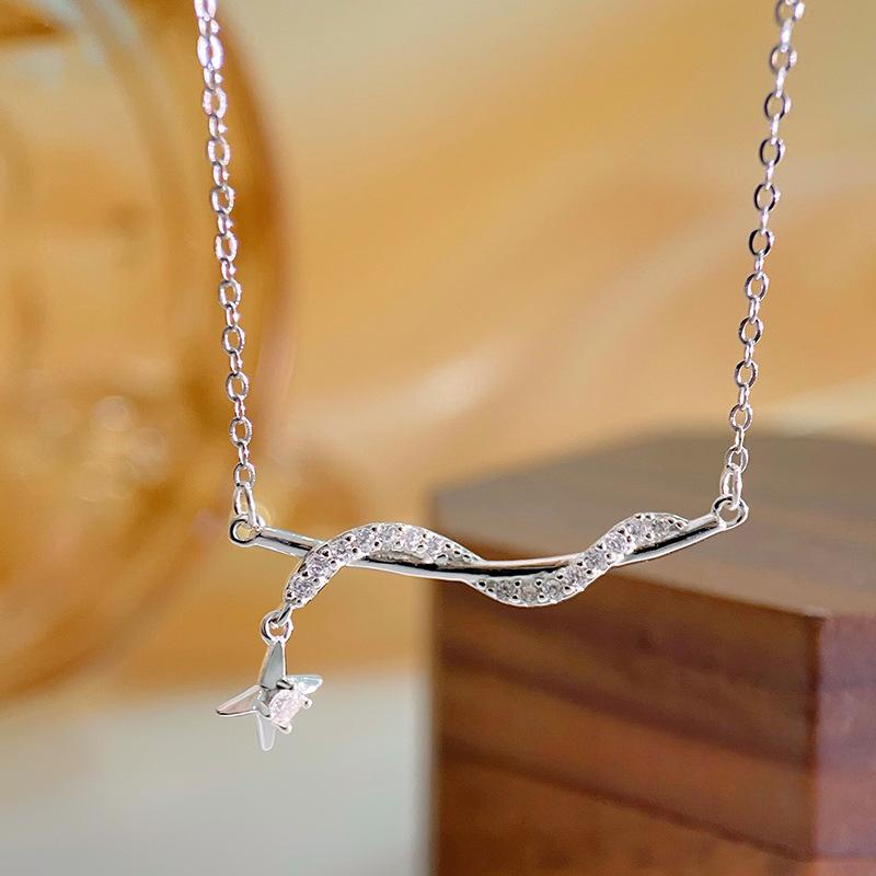 Простое ожерелье с четырьмя звездами для женского нишевого дизайна, модная новая ключичная цепочка