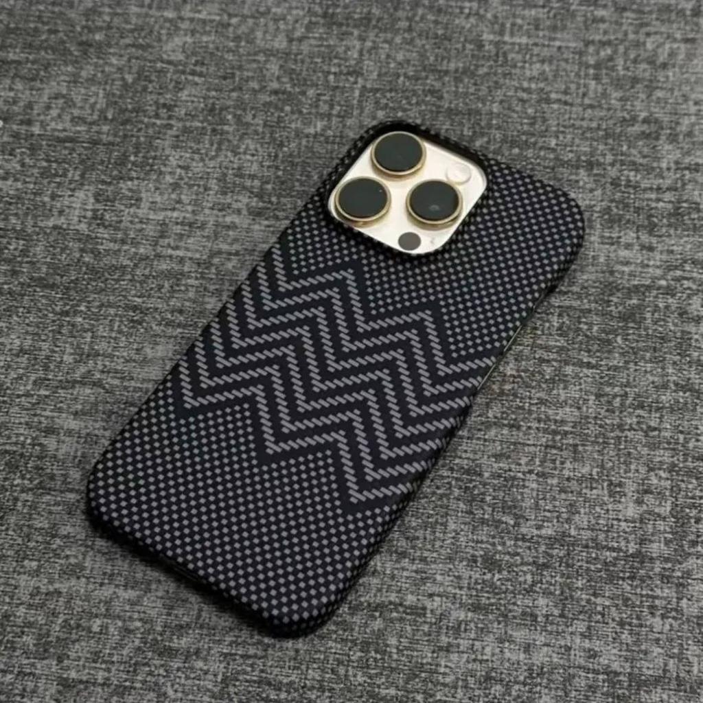 Применимо к iPhone17 углеродное волокно Кевлар магнитный чехол для мобильного телефона Apple 16 полупакет легкий и тонкий ПК противоударный защитный чехол