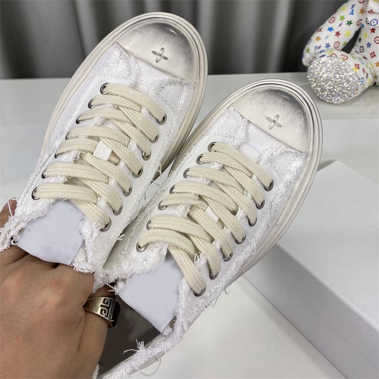 Летние парусиновые кроссовки на шнуровке 2024 года — толстая подошва, вышивка, винтажный студенческий стиль