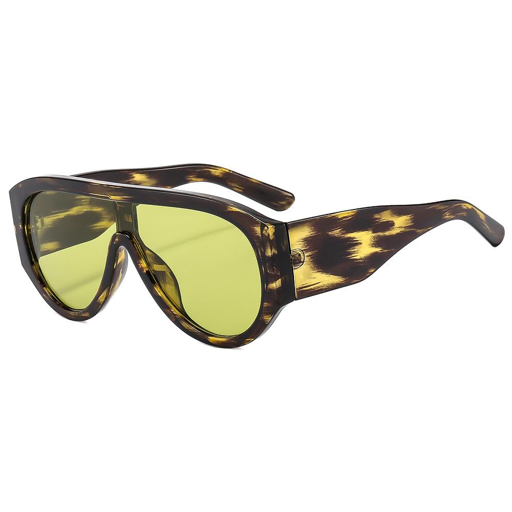 Women's oversized aviator sunglasses with a toad-eye frame