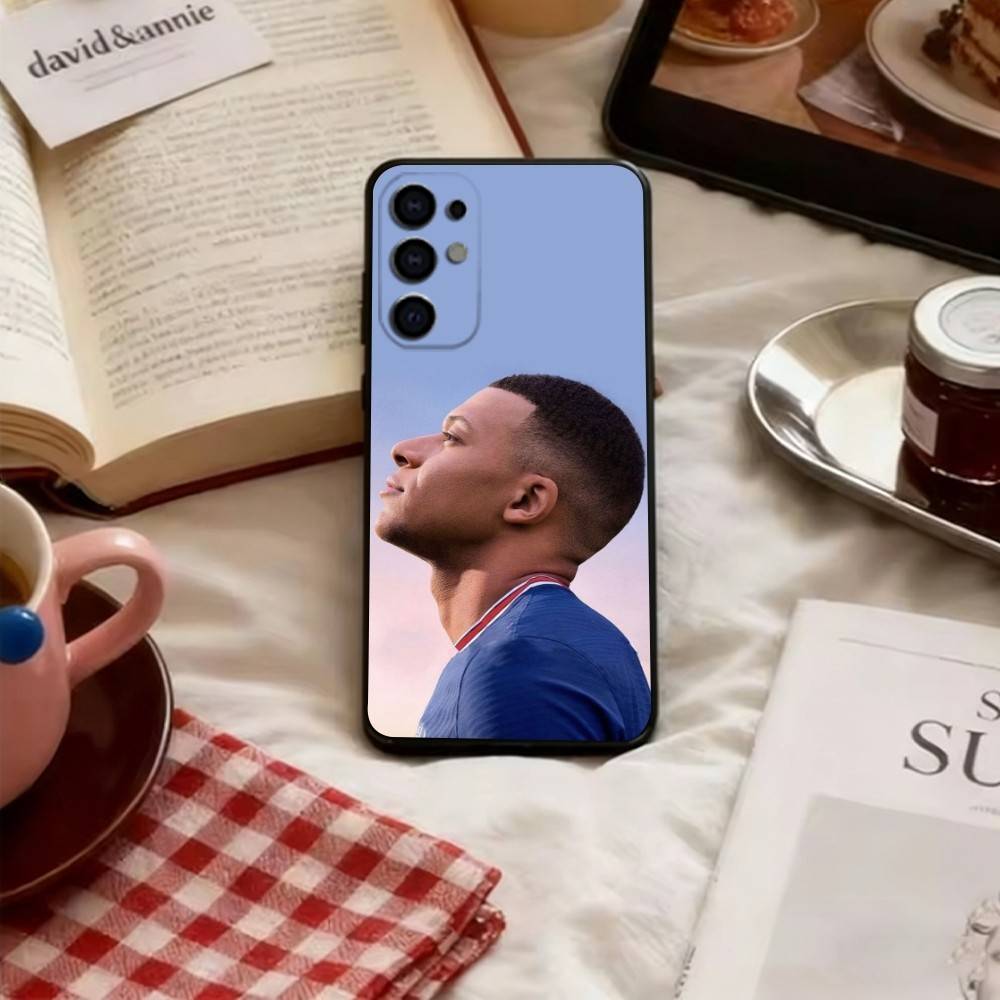 Чехол для телефона Samsung S25, S24, S21, S22, S23, S30, Ultra, S20, Plus, Fe с изображением Килиана Мбаппе, мягкий черный.