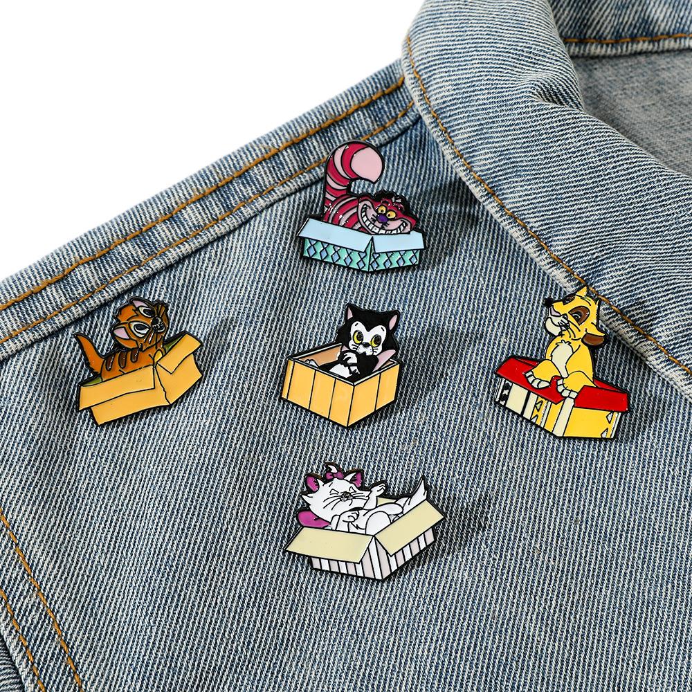 Европейские и американские кино и телеперсонажи металлический значок Кошка Мэри Король Лев Симба котенок сплав брошь